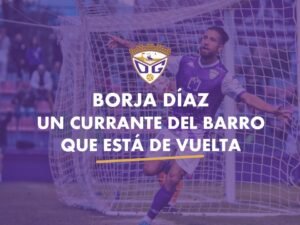 Borja Díaz, centrocampista del CD Guadalajara, controla el balón durante un partido, en su regreso a los terrenos de juego tras una larga lesión.