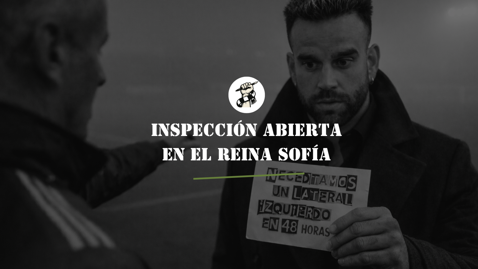 Acción del partido Unionistas de Salamanca contra Zamora CF en el Reina Sofía, mostrando la disputa de un balón dividido bajo la luz de los focos, con la grada de fondo.