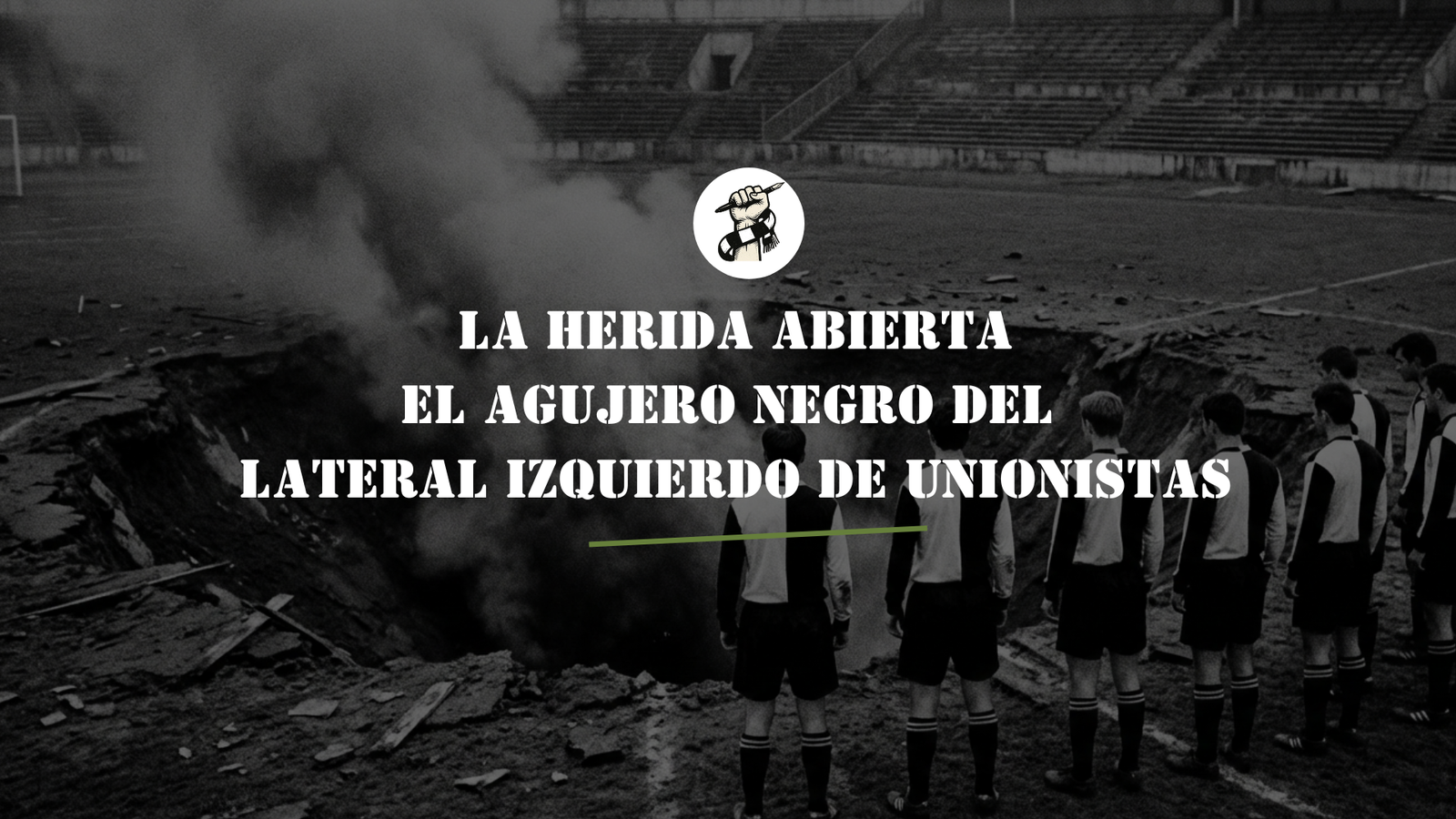 Siete jugadores de fútbol con la equipación de Unionistas de Salamanca observan un gran cráter en la banda izquierda de un campo de fútbol en blanco y negro.