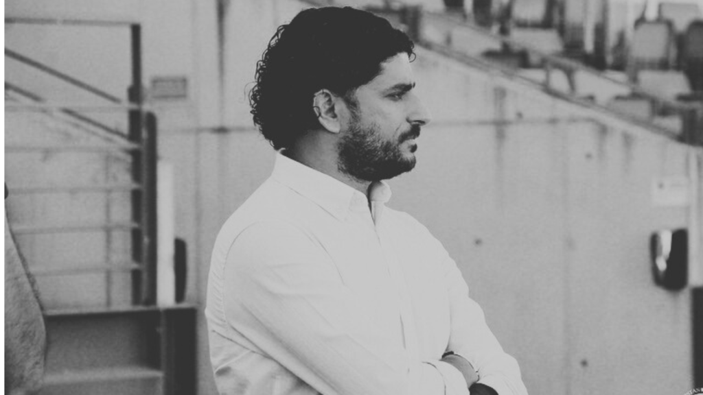 ubén Andrés, director deportivo de Unionistas y Numancia, en un retrato reflexivo sobre el fútbol y el paro.