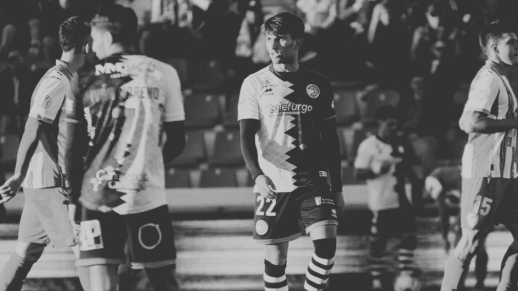 Juanma Lendínez disputa un partido con Unionistas de Salamanca