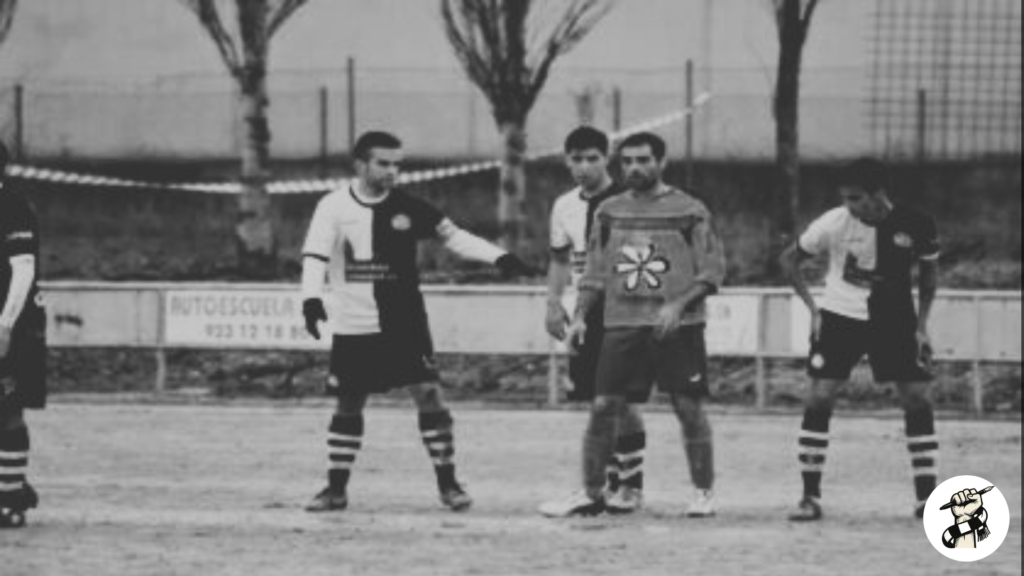 Antonio Paz en un partido mítico de Unionistas ante el Monterrey en categoría Provincial.