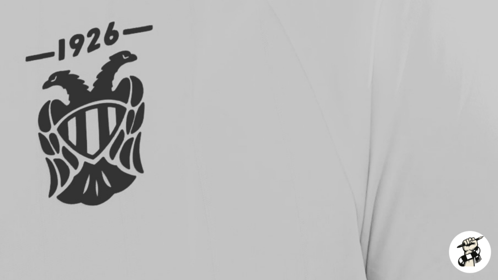 Camiseta del PAOK Salónica con motivo del centenario de vida del club.