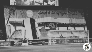 . En él parece una persona adulta junto con una niña acompañado del mensaje “Apoya a tu equipo local”.