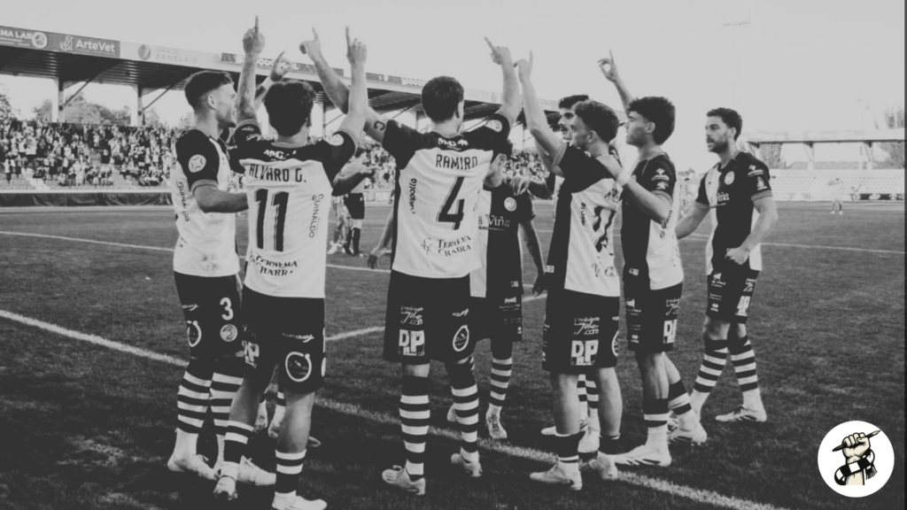 Jugadores de Unionistas durante la derrota ante el CD Lugo por 1-3