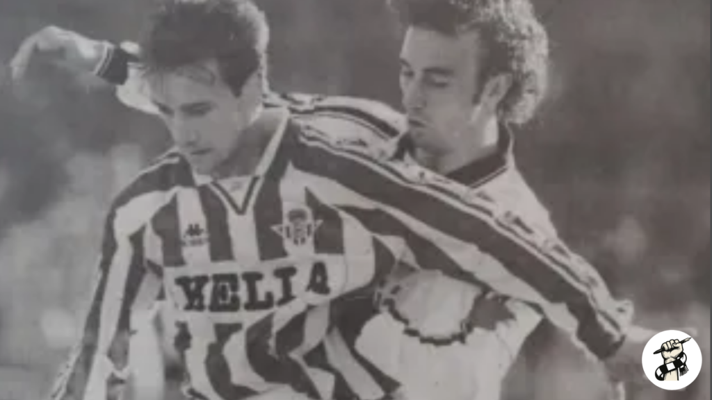 Miguel Montes Torrecilla defendiendo a una de las estrellas de la liga como era Alfonso Pérez Muñoz