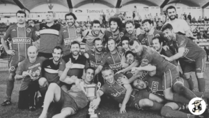 Jugadores y aficionados de la UD Ourense celebran su primer ascenso