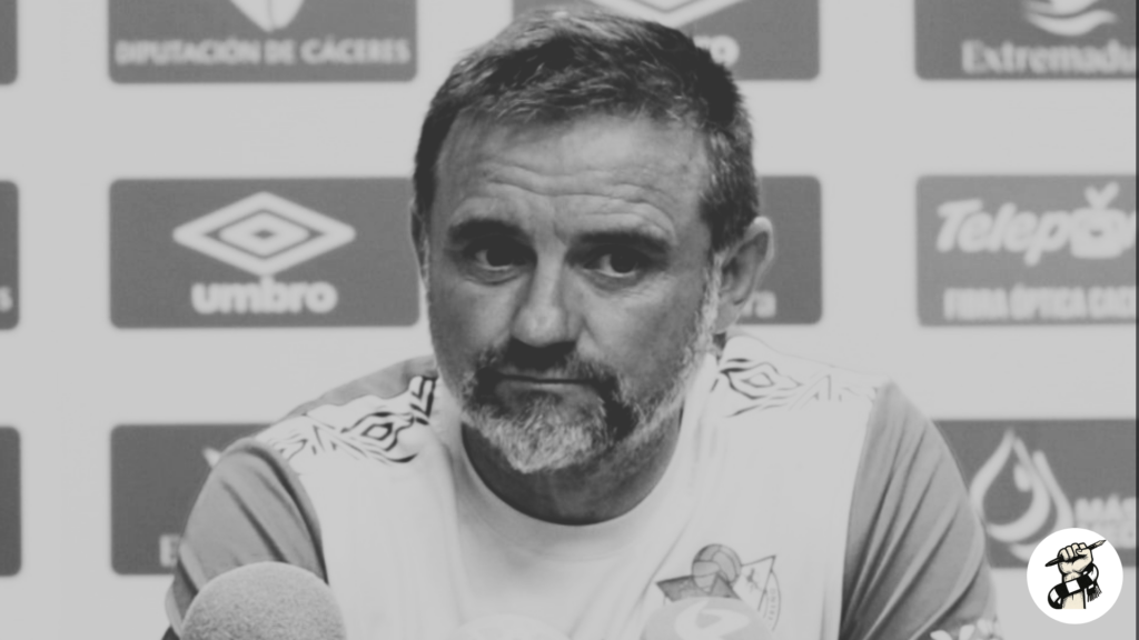 Julio Cobos entrenador del CP Cacereño en una rueda de prensa previa al partido ante Unionistas